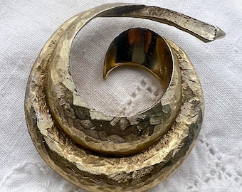 Vintage PELL Signed Textured Gold Tone Swirl Swoop Pin Brooch - 4041
