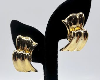 Vintage Givenchy NY-Paris Gold Tone Ribbon Clip on Earrings PCCB024