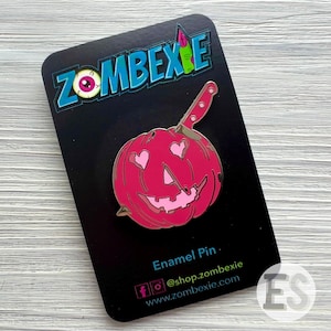 Be My Pumpkin Hard Enamel Pin [Silver Variant] | Spooky Valentines Day | Cute Halloween Badge | John Carpenter | Michael Myers | Love Horror