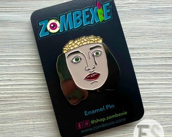 Pin de esmalte suave con forma de cabeza de palomitas de maíz / Pin de solapa de terror / Chica espeluznante / Película de terror de los 90 / Accesorios de Halloween /