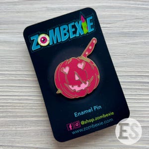 Be My Pumpkin Hard Enamel Pin [Gold Variant] | Spooky Valentine&#39;s Day | Cute Halloween Badge | John Carpenter | Michael Myers | Love Horror
