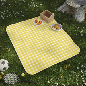 Yellow Gingham Picnic Blanket Packable, Garden Celestial Custom Mid Century Modern Quilted Pattern, Whimsigoth Cottagecore Coquette Outdoor