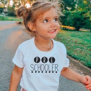Camiseta de lunares de preescolar para niños y niños pequeños, lindo regreso a la escuela todo sobre mí, camiseta simple en blanco y negro para niños en edad preescolar