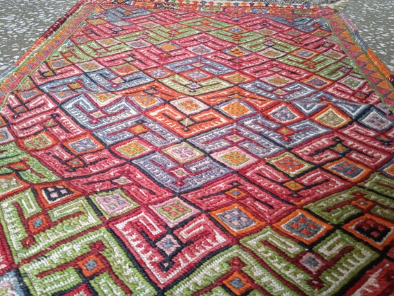 トルコキリムカラフルな幾何学模様のラグ