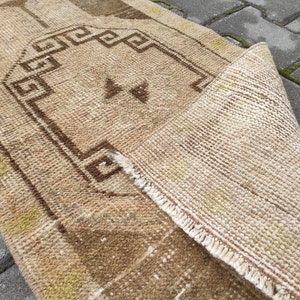 Vintage Turkish Wool Rug: Rustic Hallway Door Mat (1.64&#39;X2.99&#39;)