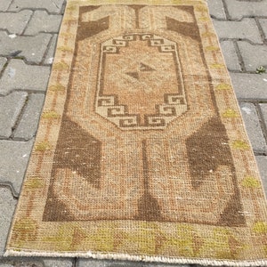 Handmade Vintage Turkish Wool Rug: Neutral Geometric Door Mat (1.6&#39;X3&#39;)