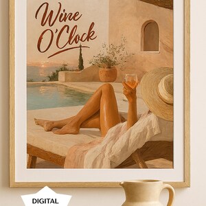 Puede incluir: Impresión enmarcada con la frase "Wine O'Clock". La imagen muestra a una persona relajándose junto a una piscina, sosteniendo una copa de vino, con un sombrero de paja y una toalla. El fondo muestra una puesta de sol sobre el agua.
