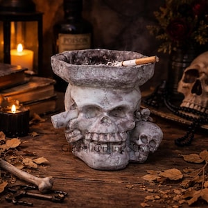 Askfat med dödskalle, askfat med skelett och cigarett, askfat med dödskalle för halloween, kuslig rökgåva, gotisk heminredning