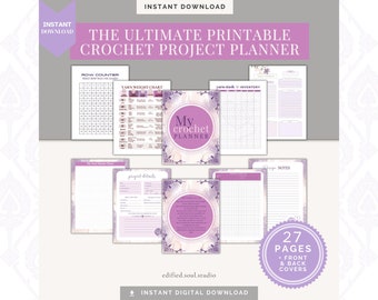 Op de afbeelding: Een printbare haakprojectplanner met 27 pagina's, inclusief voor- en achterkant. De planner heeft een paars en wit kleurenschema met een bloemenontwerp. Het bevat secties voor garengewichttabel, rijteller, garenvoorraadinventaris, projectdetails en ontwerpnotities.