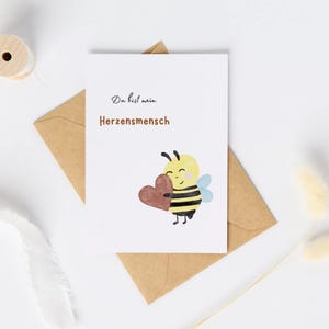 Postkarte Biene Herzensmensch, ideal zum Valentinstag, Liebeserklärung Karte zum Jahrestag oder Aufmunterungskarte Fühl dich gedrückt, A6