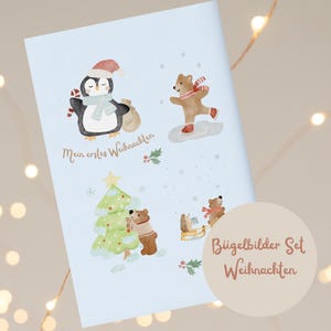 Könnte beinhalten: Ein Set Bügelbilder mit einem Pinguin, einem Eislauf-Bären, einem Bären, der einen Weihnachtsbaum schmückt, und einem Igel, der einen Schlitten zieht. Die Bügelbilder sind auf einem hellblauen Hintergrund mit Schneeflocken und dem Text "Mein erstes Weihnachten". Der Text "Bügelbilder Set Weihnachten" befindet sich auf einem braunen Kreis.