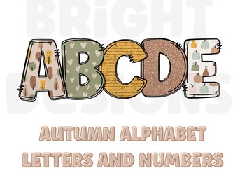 Può includere: Un set di lettere dell'alfabeto colorate con motivi autunnali, tra cui alberi, cuori e zucche. Le lettere sono in stile patchwork e sono contornate di nero. Il testo "AUTUMN ALPHABET LETTERS AND NUMBERS" è sotto le lettere.