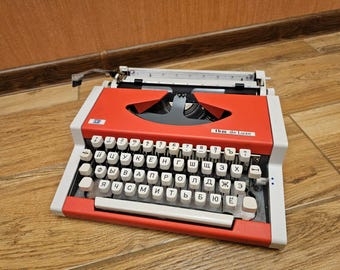 Typewriter tbm De Luxe Unis Yugoslavia Cyrillic Russian Text Late 1980s