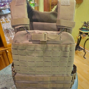 Tactical body armor UKRARMOR Plate Carrier Assault Heavy Duty Vest Quick Release MOLLE Wolf Olive Model 2024