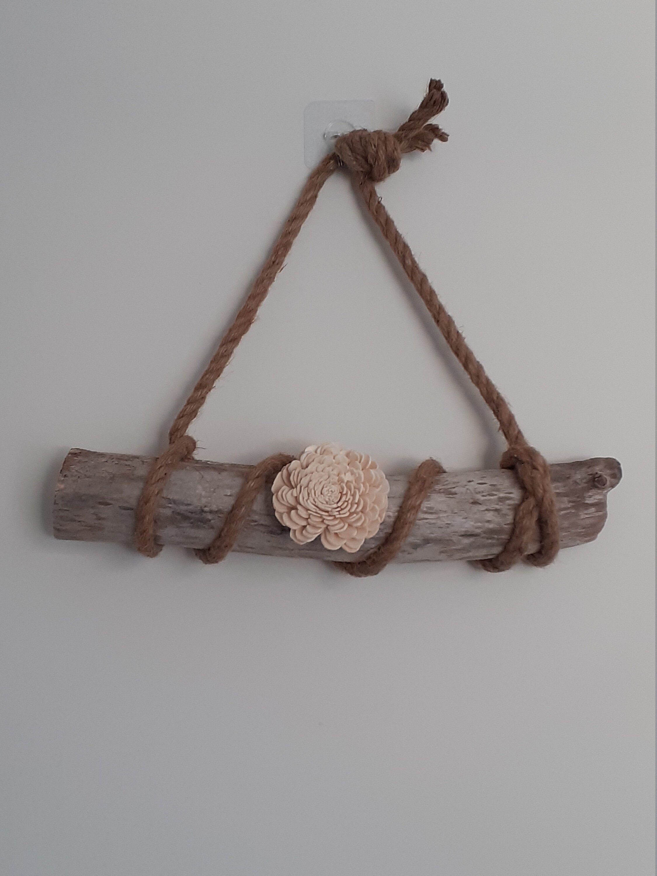 Décoration Murale en Bois Flotté et Fleur, Création Artisanale, Made in France.