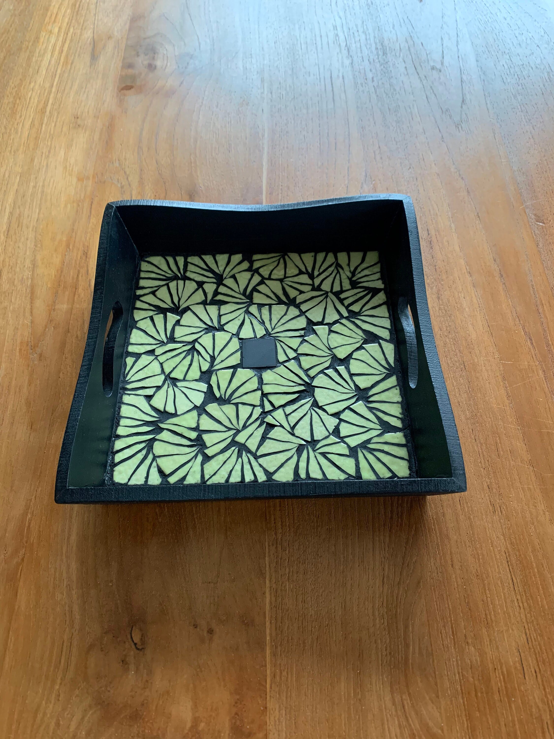 Elégant Petit Plateau Noir et Vert , Bois Émaux de Briare. Vide Poche Floral