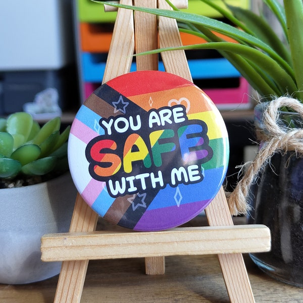 Mit mir bist du Sicher Button | 58mm | Glänzend / Holografisch | LGBTQ+ Community | Save Space Button