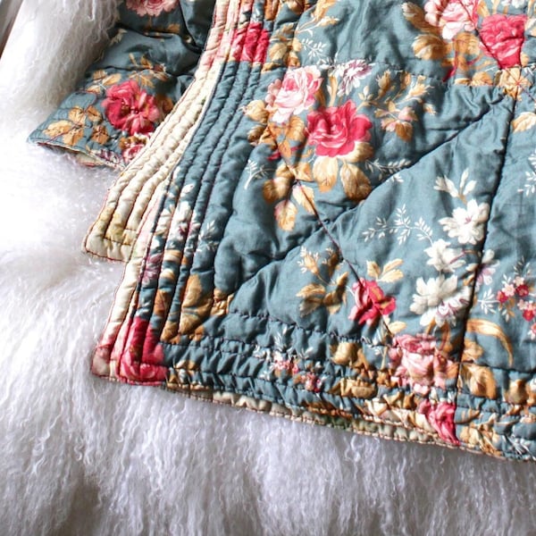 Boutis style Quilt Cabbage Roses Shabby Chic French Provincial