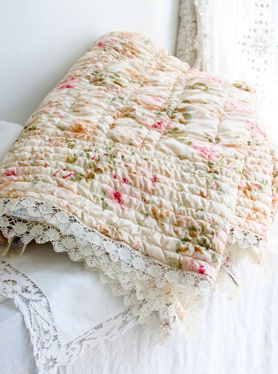 1900s Antique French Quilt 167×145 Gorgeous Antique French Provencal Quilt With Flowers and Paisley