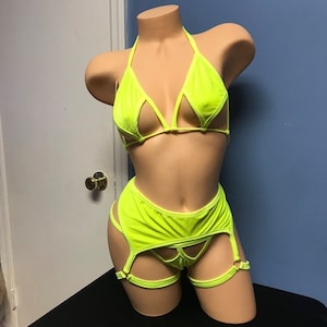Neon yellow Outfit