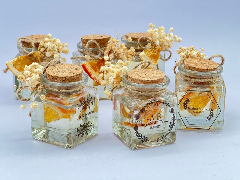 Custom Candle Wedding Favors with Dried Flowers, Bulk Wedding Favors for Guests, Personalized Wedding Gift for Guest, Wedding Thank you Gift image 1