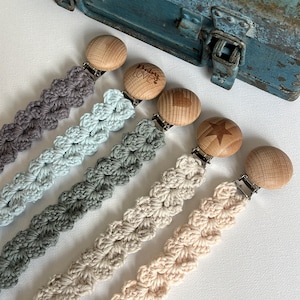 Crochet pacifier clip image 1