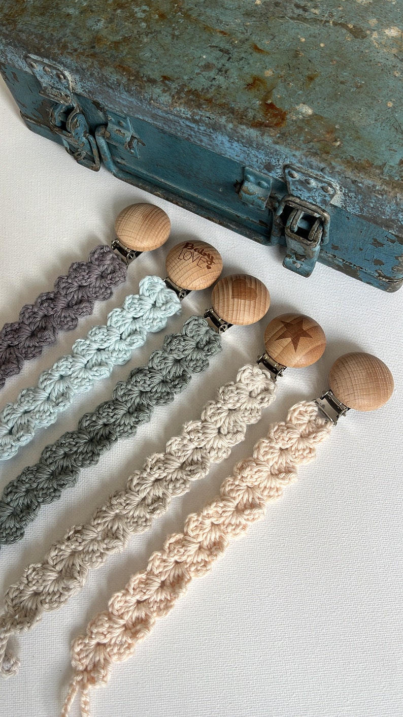 Crochet pacifier clip image 1