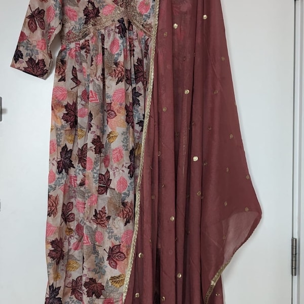 Robe anarkali florale avec dupatta et salwar, robe spéciale Aïd salwar, robe indienne, robe longue, vêtements ethniques de créateurs, robe pakistanaise