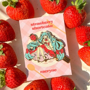 Hatsune Miku Figure Enamel Pin Symphony Strawberry Magical Mirai
