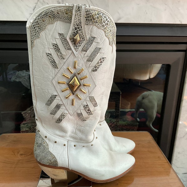 Vintage 1987 Buttero Italy mid-calf cowboy style boots size 40; white with snakeskin leather and metal applications