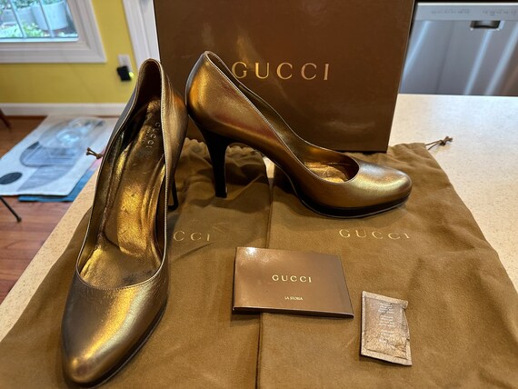 Iconic Vintage Gucci - Patent Red Peep Toe Pumps with Gold Accent - 8 –  LUXHAVE