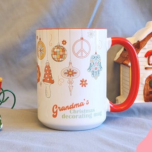 Personalizowany kubek świąteczny, spersonalizowany retro świąteczny kubek dekoracyjny, kubek podróżny z ozdobami świątecznymi w stylu vintage dla mamy, babci w okresie świątecznym
