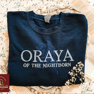 Oraya-geborduurd sweatshirt, The Serpent and The Wings of Night-leessweater, officiële Carissa Broadbent-merchandise, cadeau voor boekenliefhebbers