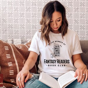 Lässkjorta, fantasyläsare bokklubb t-shirt, boklig födelsedagspresent till bokälskare från bästa vänner, bibliotekarie t-shirt till jul White