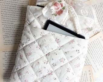 Funda para libros de algodón con estampado floral y lazo de cinta de encaje.