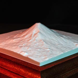 Mt Fuji (富士山) Display Model image 3