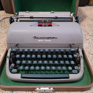 Remington Quiet Riter Typewriter - Etsy Canada