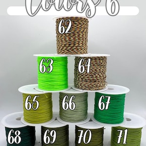 Puede incluir: Imagen de carretes de cord&oacute;n en varios colores, incluyendo verde, marr&oacute;n y oliva. El texto "Colors 6" est&aacute; en la parte superior. Cada carrete est&aacute; etiquetado con un n&uacute;mero del 62 al 71. Los cordones est&aacute;n enrollados en carretes blancos.