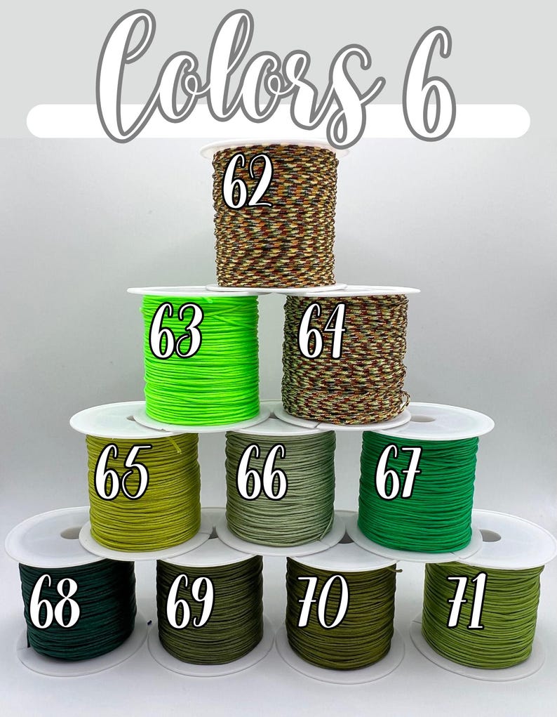 Puede incluir: Imagen de carretes de cord&oacute;n en varios colores, incluyendo verde, marr&oacute;n y oliva. El texto "Colors 6" est&aacute; en la parte superior. Cada carrete est&aacute; etiquetado con un n&uacute;mero del 62 al 71. Los cordones est&aacute;n enrollados en carretes blancos.