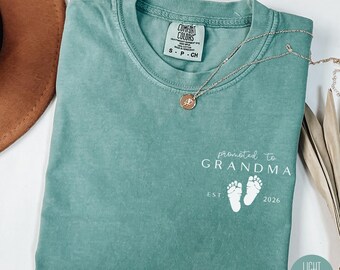 Promoted to Grandma Tshirt New Grandma Est 2026 Pregnancy Reveal Shirt for Grandma Custom Grandma Gifts Floral Grandma Tee