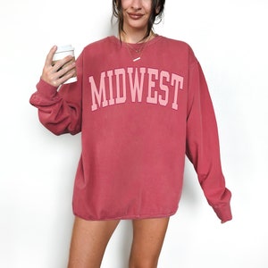 Comfort Colors Midwest Sweatshirt, Trendy Varsity Crewneck, Midwest Gifts, Midwest Girl, Preppy College Aesthetic, Oversized Aesthetic