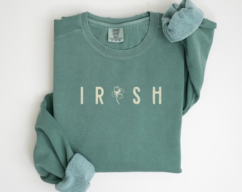 St.Patrick's Day Sweatshirt Ireland Crewneck Irish Sweater St Patricks Day Party Retro Clover Long Sleeve Comfort Colors Ireland Gift