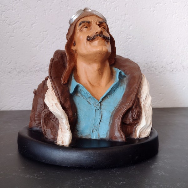 Piloten statue, very characteristic, with moustache, 22cm high