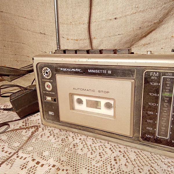 Radioshack Vintage Realistic Minisette cassett/radio player with leather strap