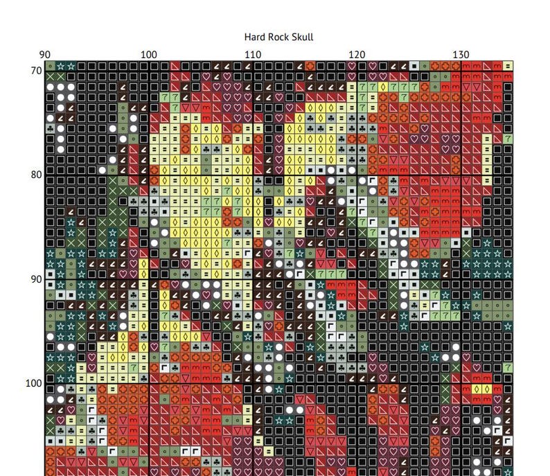 以下が含まれることがあります： 黒い背景にカラフルなディテールで描かれた、ドクロのピクセルアートのクロスステッチパターン。ドクロは、ハート、星、ダイヤモンドなど、さまざまなシンボルで囲まれています。