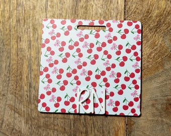 Badge RN cerise copain mignon badge infirmière étiquette RN personnalisée cadeau d'allaitement noeud cerise badge d'identification accessoire infirmière Badge copain tailles étendues