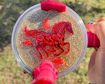 Ensemble d'accessoires Stanley Nouvel An chinois du cheval | Décoration en paille, plaque signalétique et breloques losanges | Cadeau du Nouvel An lunaire