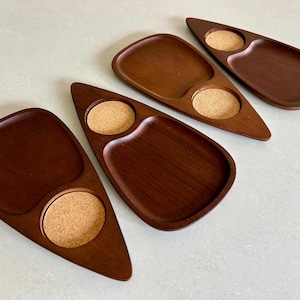 Set/4 MCM teardrop snack plates, Sere teak and cork hors d&#39;oeuvres plates with coaster, mod 60s kitchenware, vintage cocktail party dishes