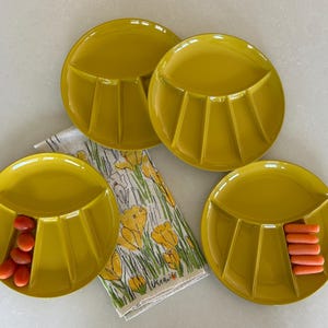 Set/4 yellow lacquerware fondue plates, vintage divided plates, mod 60s kitchenware, Japanese sushi plates, melamine sectioned plates