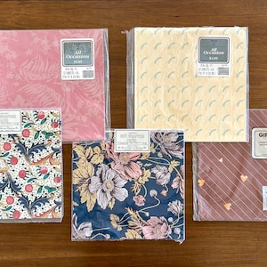 Vintage cadeauverpakking uit de jaren 80, diverse ontwerpen uit de jaren 80, NWT en ongeopend, 2 vellen in elk pakket, gevouwen retro inpakpapier